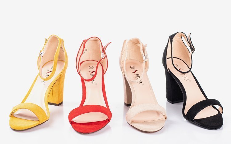 OUTLET Braune Damensandalen auf einem Sweet Honey Post - Schuhe