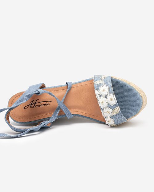 Сині жіночі босоніжки з квітами на танкетці Neredit - Туфлі