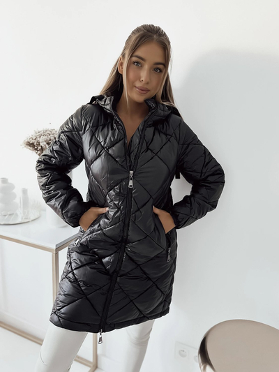 Жіноча стьобана куртка Royalfashion чорного кольору