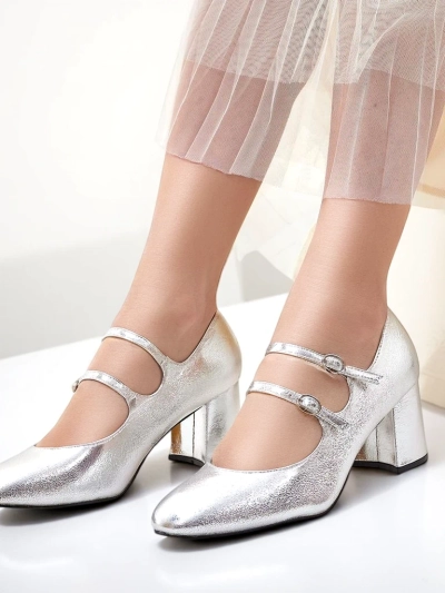 Royalfashion Lackleder-Damenschuhe auf einem Blockabsatz mit Riemen Ovinna