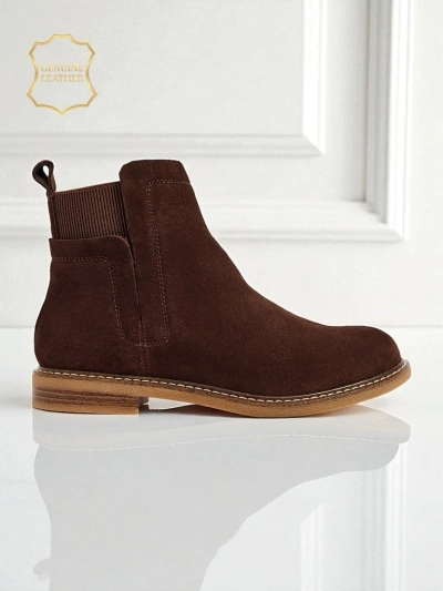 Cuoio Elegante: Braune Wildlederstiefeletten für stilvolle Frauen