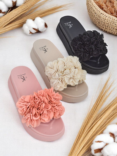 Royalfashion Damensandalen mit kleinen Friesenblumen