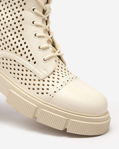 Beige Damenstiefel mit Lochmuster und flachem Absatz Rolika - Footwear