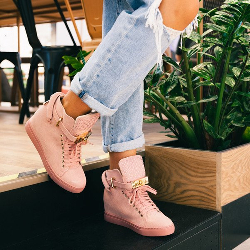 Różowe sneakersy z eko zamszu LU BOO - Obuwie