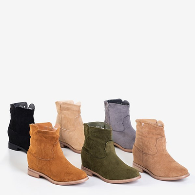 Graue Stiefel a'la Cowboystiefel auf einem bedeckten Keil Terband - Schuhe