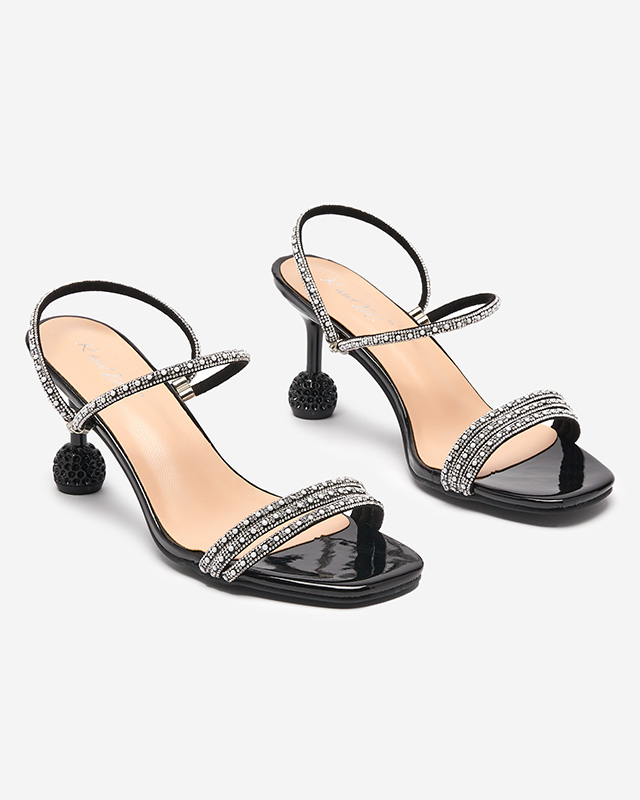 Schwarz lackierte Hausschuhe mit niedrigem Absatz Lakopi - Schuhe