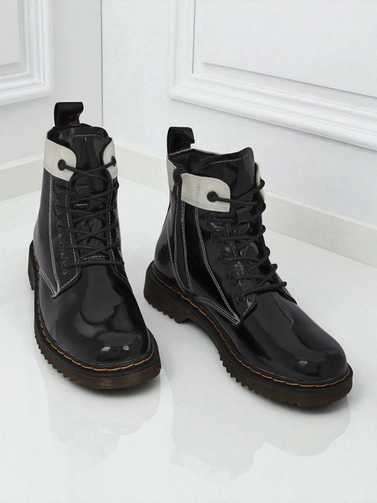 Damen Stiefeletten Perseida Nero aus ökologischem Lackleder, zum Schnüren