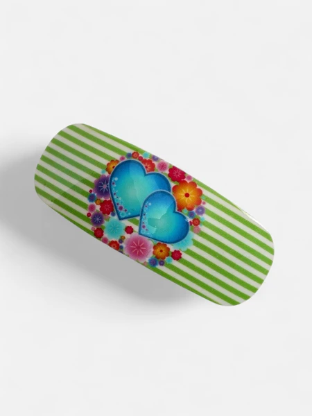 Farbenfrohe Kinderhaarspange mit Herzen