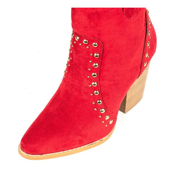 Rote Cowboystiefel auf einem hohen Gana-Pfosten - Schuhe