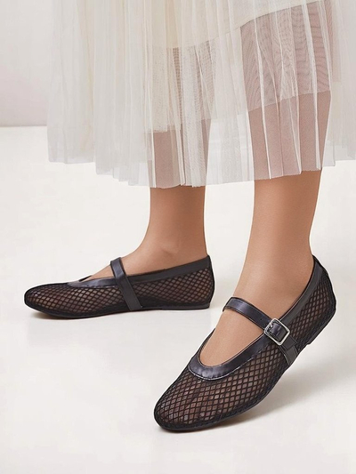 Royalfashion Damen-Ballerinas mit Lochmuster und Riemchen Naommi