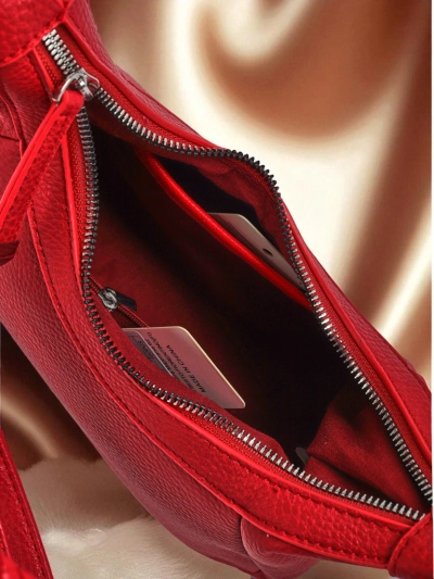Royalfashion Kleine Damenhandtasche aus Öko-Leder mit dekorativem Riemen Lacquea