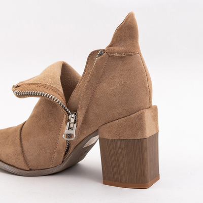 Hellbraune Damenstiefel mit Ausschnitten Plinara - Schuhe