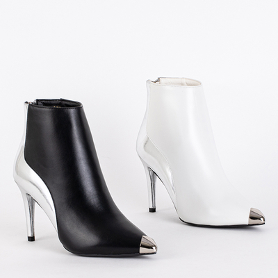 Weiße und silberne Stiefel auf einem Pritti-Absatz - Schuhe