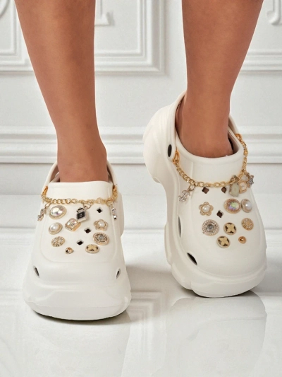 Caligae Aurelia Bianca Sandalen mit Chain-Verzierungen im Glamour-Stil