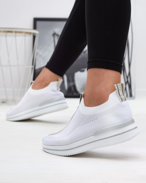 Жіночі спортивні кросівки-сліпони з написом білого кольору Cerppa- Footwear