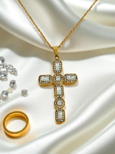 Ceremi Athe Halskette mit Kreuz