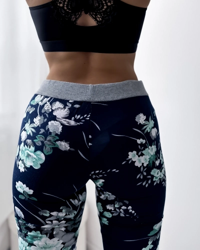 Marineblaue Damen 3/4 Shorts mit grünen Blumen PLUS SIZE - Kleidung
