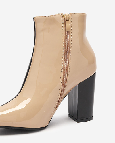 Бежево-чорні лаковані ботильйони на посту Cruell - Взуття
