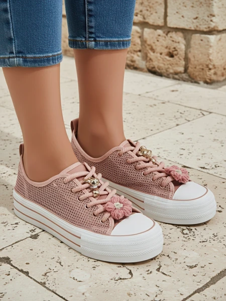 Royalfashion Damen perforierte Sneaker mit Verzierungen Osdo