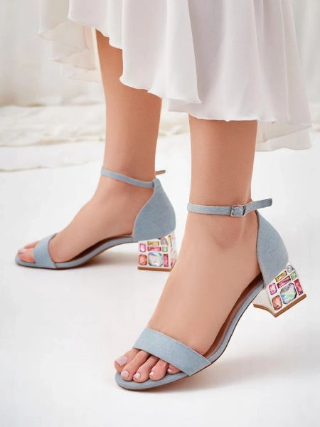 Royalfashion Damensandalen mit dekorativen Absätzen Ballou