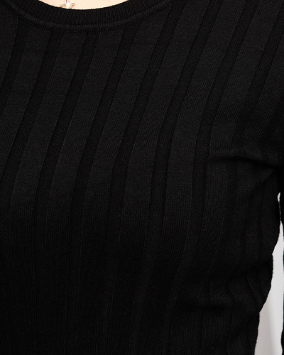 Schwarz gestreifter Damenpullover - Bekleidung