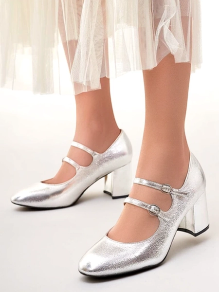 Royalfashion Lackleder-Damenschuhe auf einem Blockabsatz mit Riemen Ovinna