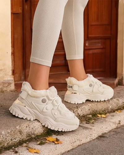 Жіночі модні кросівки з утепленням Royalfashion Poriomo
