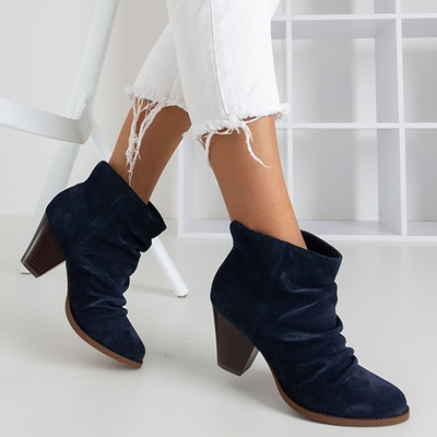 Dunkelblaue Stiefeletten mit gerafften Holtien - Schuhen