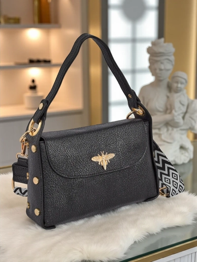 Schwarze Damenhandtasche Livia aus Öko-Leder mit Art-Deco-Verzierung