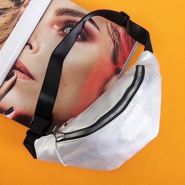 Silberne Damen-Gürteltasche - Handtaschen