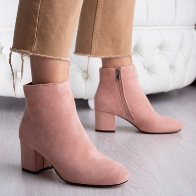 Rosa Stiefel an einem höheren Milagros-Pfosten - Schuhe 1