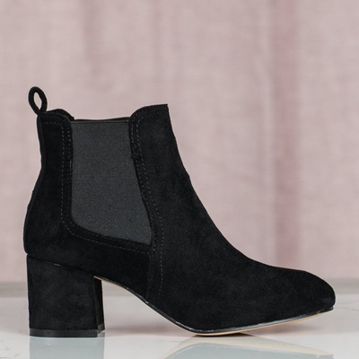 Schwarze Stiefel an einem höheren Pfosten Anabella - Footwear