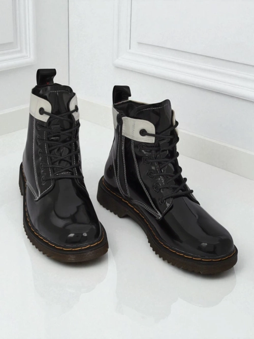 Жіночі ботильйони Perseida Nero з екологічної лакованої шкіри, на шнурівці