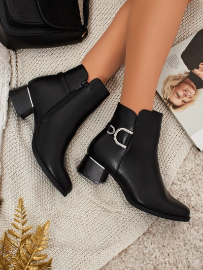 Жіночі ботильйони з екошкіри з метеликами Bravelle