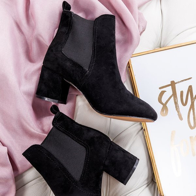Schwarze Stiefel an einem höheren Pfosten Anabella - Footwear