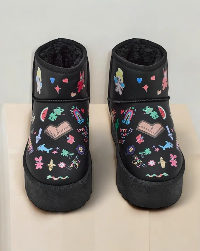 Royalfashion Kurze Schneestiefel im Stil für Frauen mit Hanaga-Aufklebern