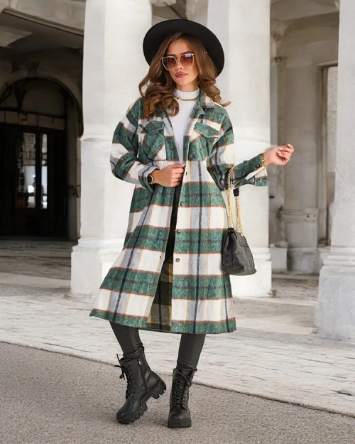 Зелена жіноча довга сорочка в клітинку