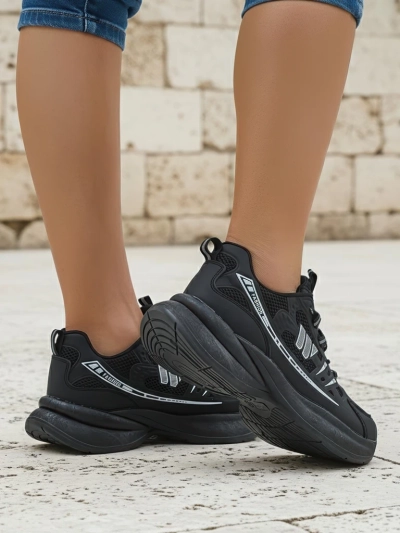 Damen Sportschuhe Royalfashion Hypatia schwarz mit flachem 5 cm Absatz
