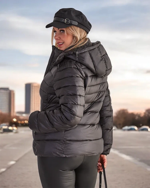 Жіноча стьобана зимова куртка Royalfashion