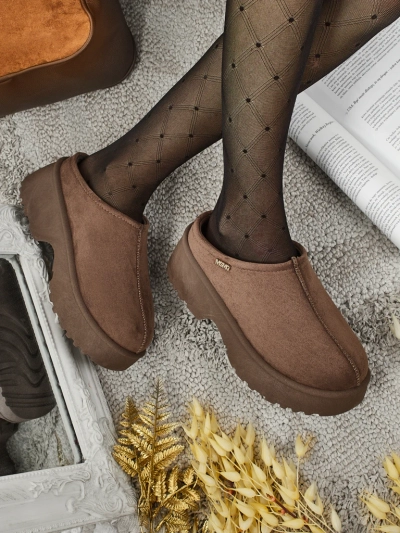 Kurze Damenstiefel im Schneestiefel-Stil mit Fell Calindra