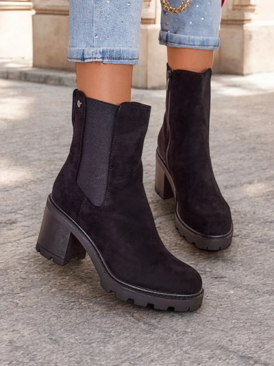Royalfashion Eko-Wildleder Damen Stiefeletten auf einem Pfosten Weggis