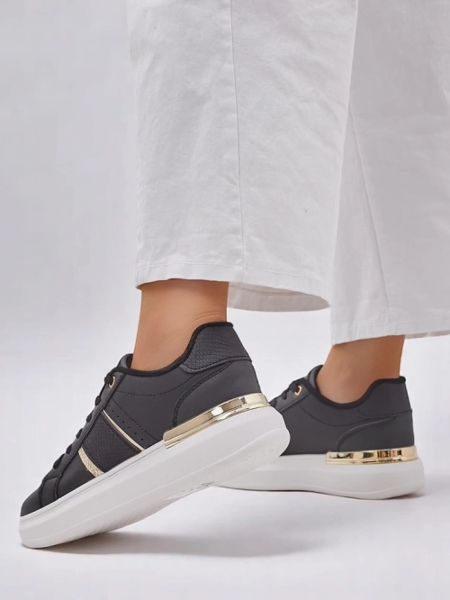 Royalfashion Жіночі спортивні кросівки на товстій підошві Montanas