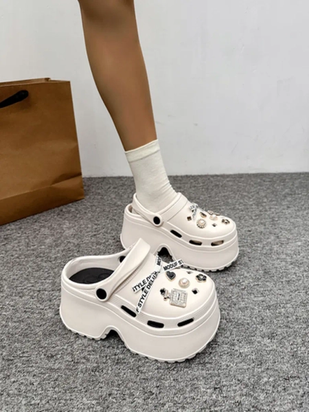 Royalfashion Damen Gummisandalen mit Dekorationen Dellos