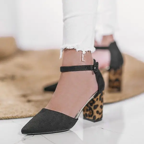 OUTLET Schwarze Pumps auf einem Pfosten mit Leopardenabsatz Simonea - Schuhe