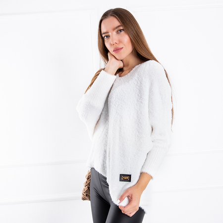 Білий жіночий светр oversize