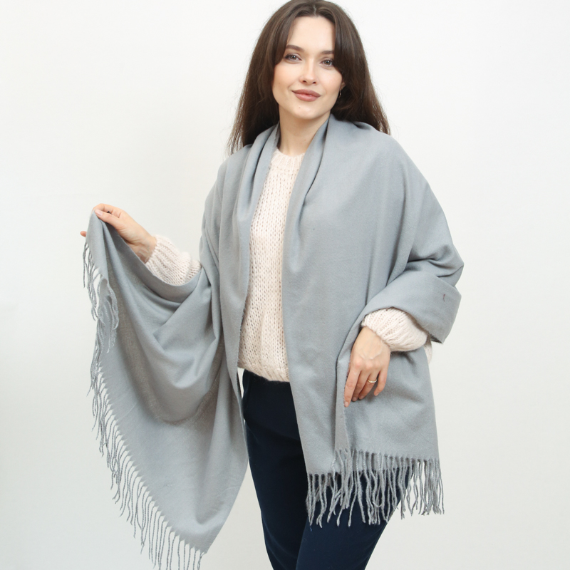 Сірий великий теплий шарф з китицями - Аксесуари