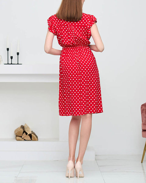 Червона жіноча сукня в горошок