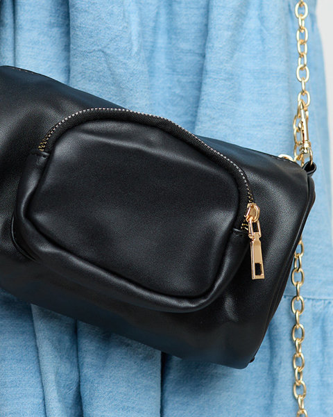 Чорна маленька сумочка з ланцюжком