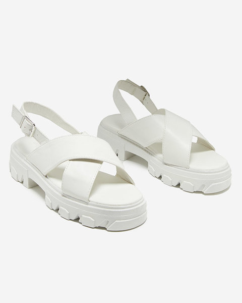 OUTLET Білі жіночі босоніжки на товстій підошві від Denidas - Взуття