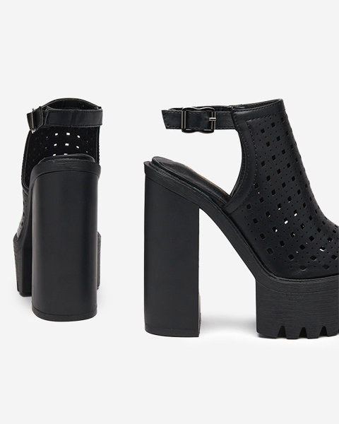 OUTLET Чорні жіночі ажурні босоніжки на пошті Asage-Footwear